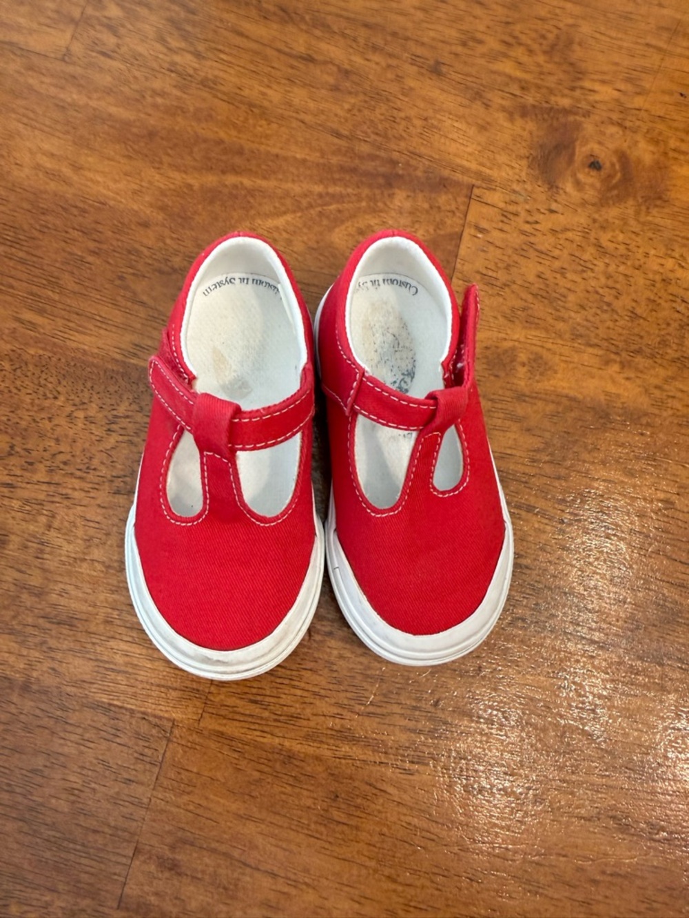 FootMates Drew Red Canvas T-Strap Mary Jane Sneakers 5 EUC - Picture 5 of 11